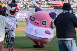 넥슨, KT와 협업해 수원 KT 위즈파크에서 '메이플스토리' 브랜드데이 실시