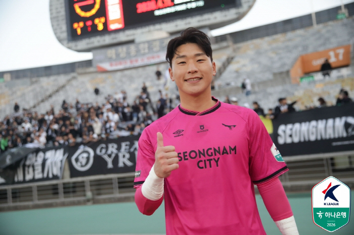 'K리그 통산 100경기' 이광연, 까치군단 수문장으로 성장 중..."항상 아쉬운 것이 축구"→"감독님 믿음, 경기장에서 보답해야"[인터뷰]