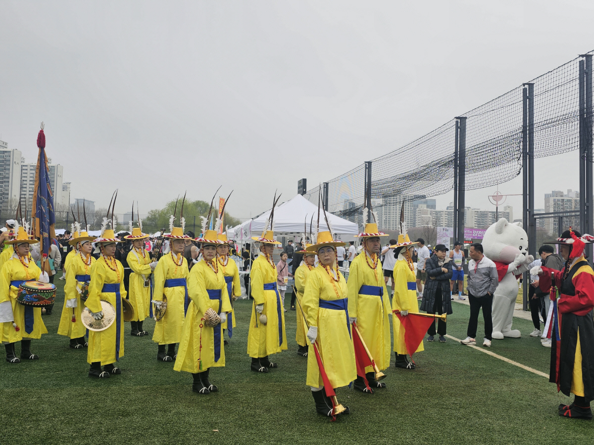 ◇양천구 ?떤?런은 단순한 지역구 러닝행사를 넘어 참가자를 위한 체험형 콘텐츠와 함께 다양한 볼거리도 제공하는 등 질적 측면에서 기존 지역 마라톤 대회와 차별성을 보였다. 사진=김세형