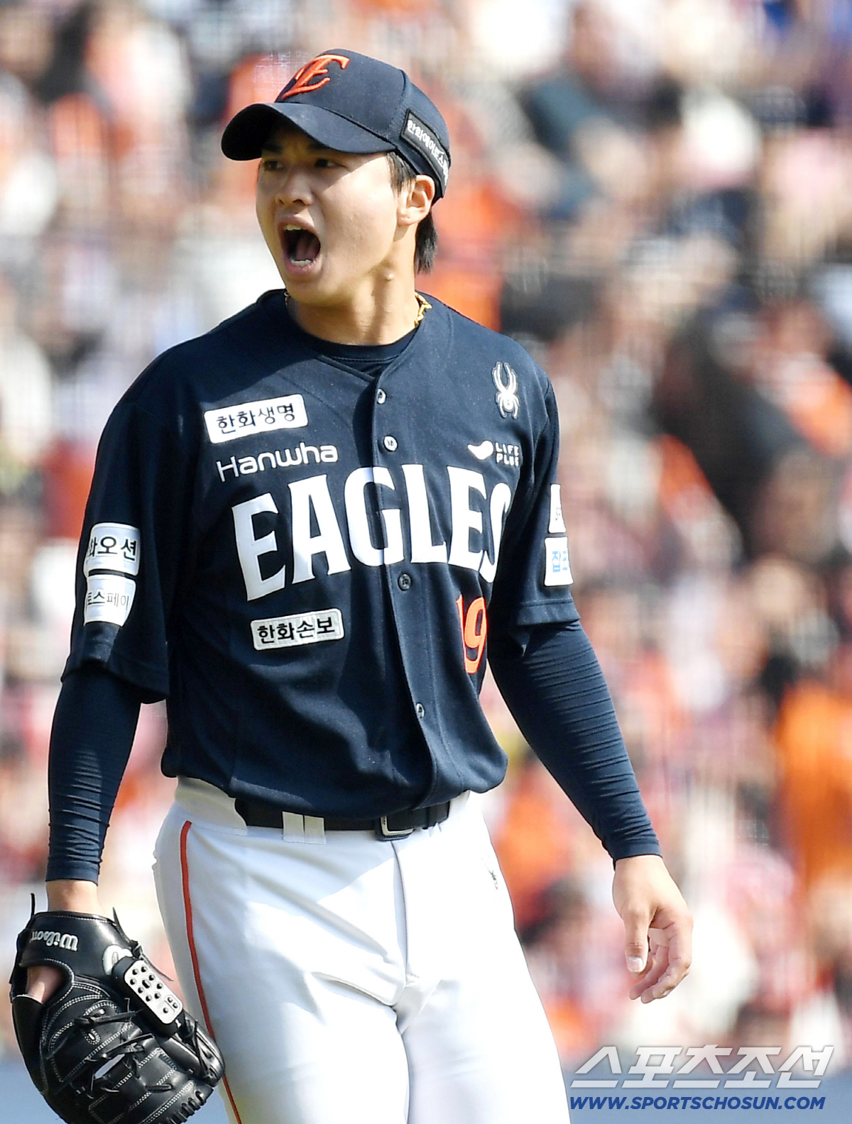 4일 잠실야구장에서 열린 KBO리그 두산과 한화의 경기. 4회말 무사 1루. 정수빈 삼진 후 1루주자 박준순이 2루에서 아웃되며 투아웃이 되자 환호하는 한화 왕옌청. 잠실=송정헌 기자 songs@sportschosun.com/2026.04.04/