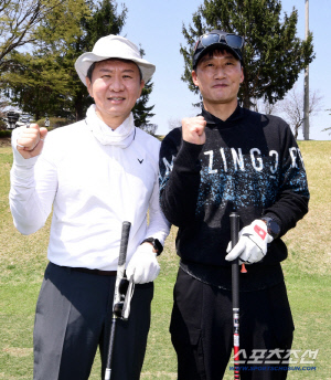 정몽규 회장과 머리 맞댄 이정효 