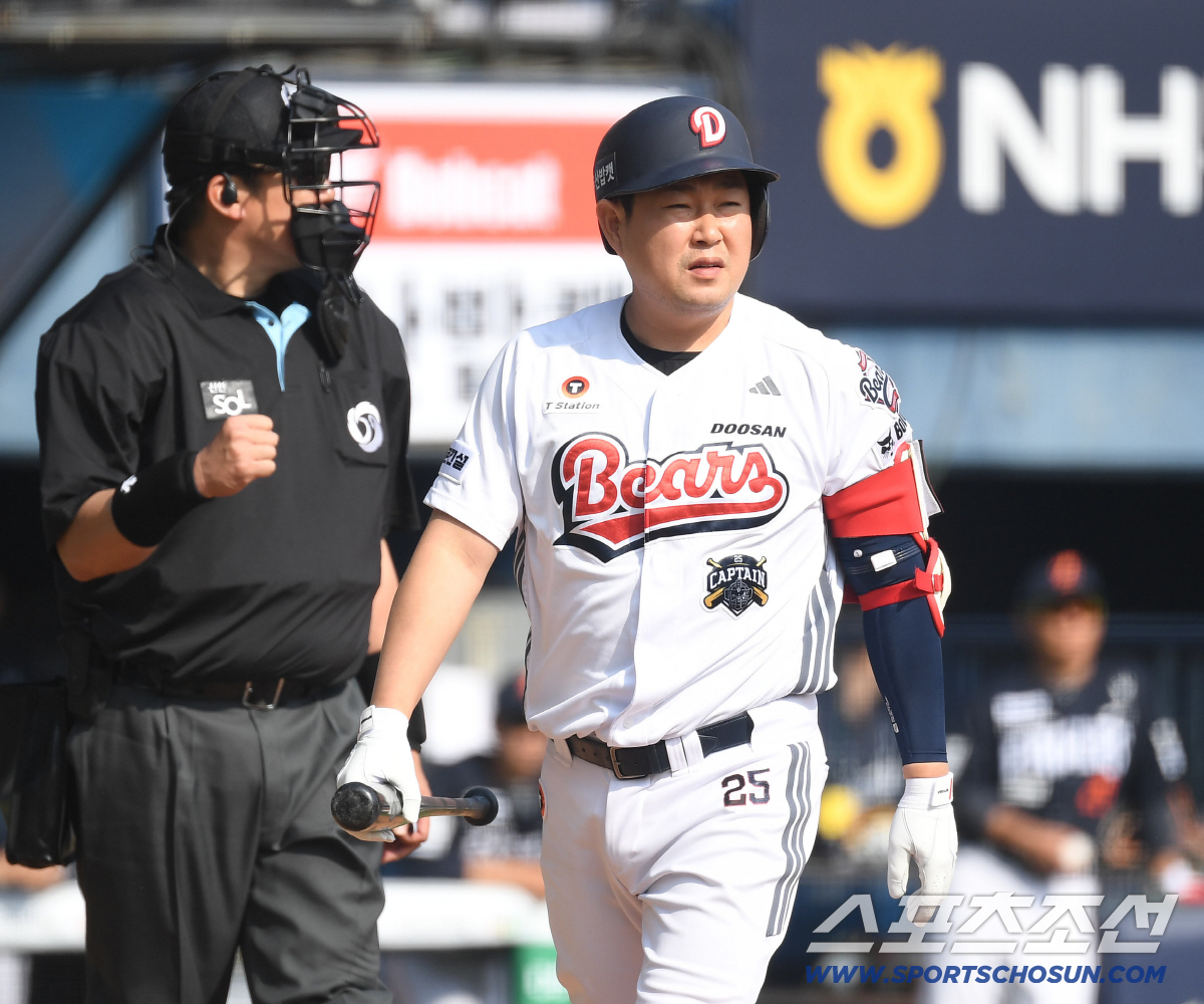 4일 잠실야구장에서 열린 KBO리그 두산과 한화의 경기. 5회말 삼진을 당하고 있는 양의지. 잠실=송정헌 기자 songs@sportschosun.com/2026.04.04/