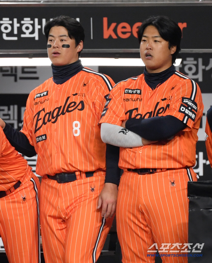 '100억' 강백호 웃고 '307억' 노시환 2군 굴욕…시즌 초부터 '초고액 연봉자'들→엇갈리는 '희비'