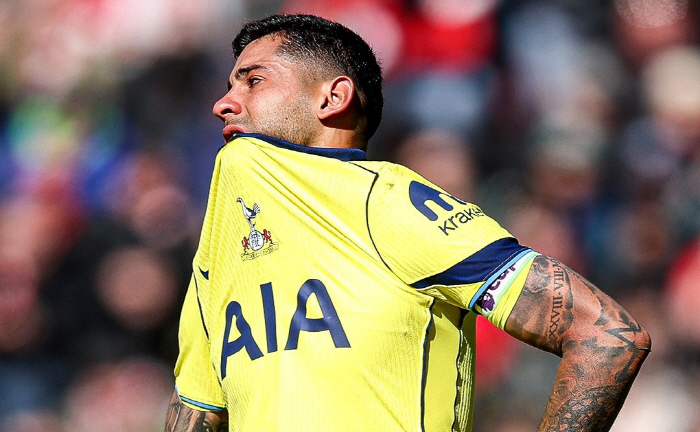 퇴장하면서 눈물을 흘리는 크리스티안 로메로. 사진=원풋볼