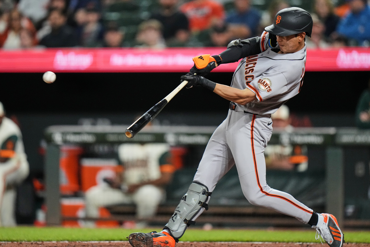 San Francisco Giants' Jung Hoo Lee hits a two-run home run during the seventh inning of a baseball game against the Baltimore Orioles, Friday, April 10, 2026, in Baltimore. (AP Photo/Stephanie Scarbrough)