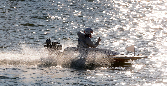 <경정> 물 위의 승부, 저울 위에서 시작된다… 경정 '체중 관리'의 세계