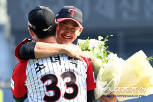 '아니 벌써' 목요일 2000경기 돌파. 어느새 레전드 바로 뒤. 박용택 이름 지울 레전드 된다[SC 포커스]