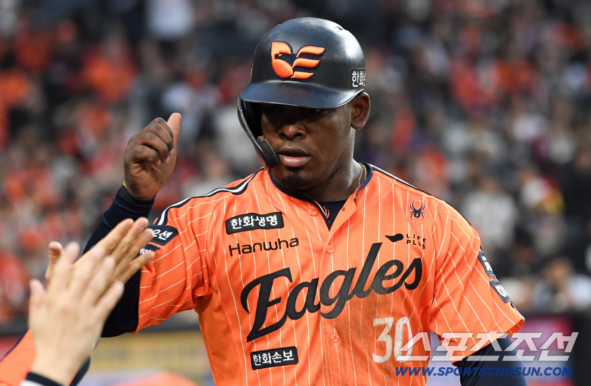 10일 대전 한화생명볼파크에서 열린 한화와 KIA의 경기. 한화 페라자가 득점하고 있다. 대전=박재만 기자 pjm@sportschosun.com/2026.04.10/