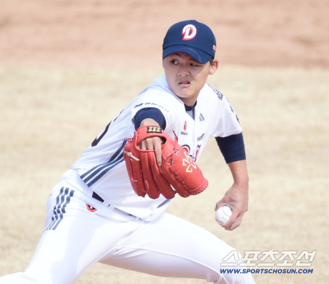 12일 이천 두산베어스파크에서 열린 KBO리그 시범경기 두산과 키움의 경기. 투구하는 두산 이교훈. 이천=송정헌 기자 songs@sportschosun.com/2026.03.12/