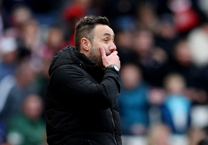 Soccer Football - Premier League - Sunderland v Tottenham Hotspur - Stadium of Light, Sunderland, Britain - April 12, 2026 Tottenham Hotspur manager Roberto De Zerbi reacts during the match