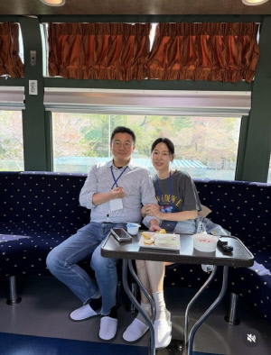 이지혜♥문재완, 300만원대 초호화 열차 타고 럭셔리 여행…침대칸에 벌러덩