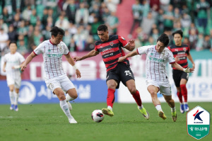 터져야 올라간다...'홈 8연전 막바지' 포항, 기세 반전 위한 포인트는 역시 '득점'