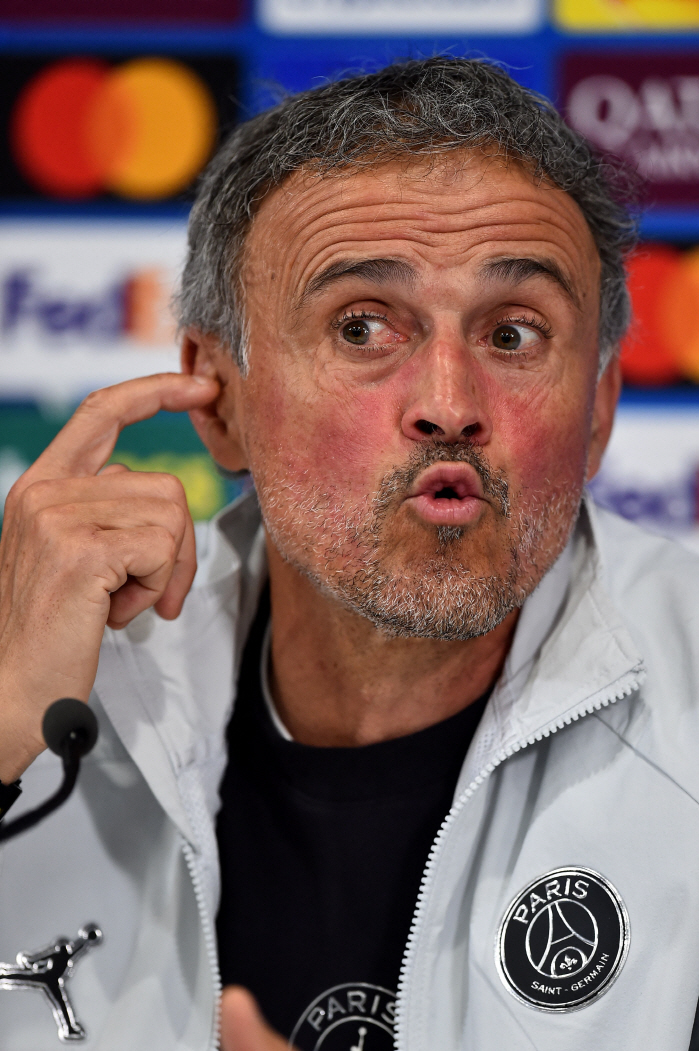 '역전승의 명수' 리버풀 향한 '이강인 PSG 스승'의 경고 "2골차, 안필드에선 무슨 일도 가능하다"