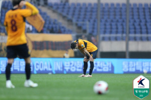 '3연패→최하위' 예상했지만 너무 빨리 찾아온 광주의 위기, 탈출구 있을까...프로구단 답지 않은 논란까지 터져