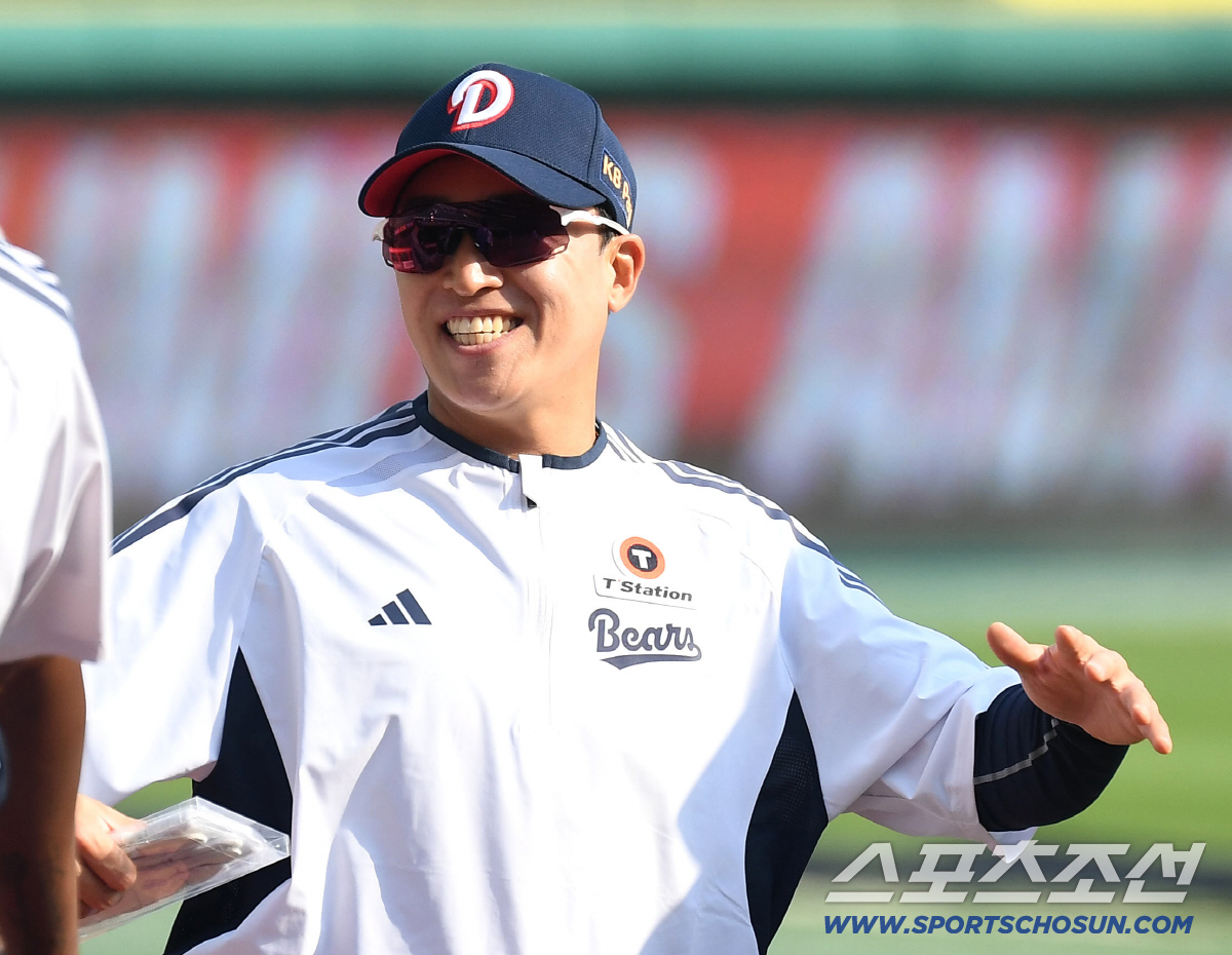 14일 인천 SSG랜더스필드에서 열린 SSG와 두산의 주중 3연전 첫 번째 경기. 밝은 표정으로 훈련하는 두산 손아섭. 인천=송정헌 기자 songs@sportschosun.com/2026.04.14/