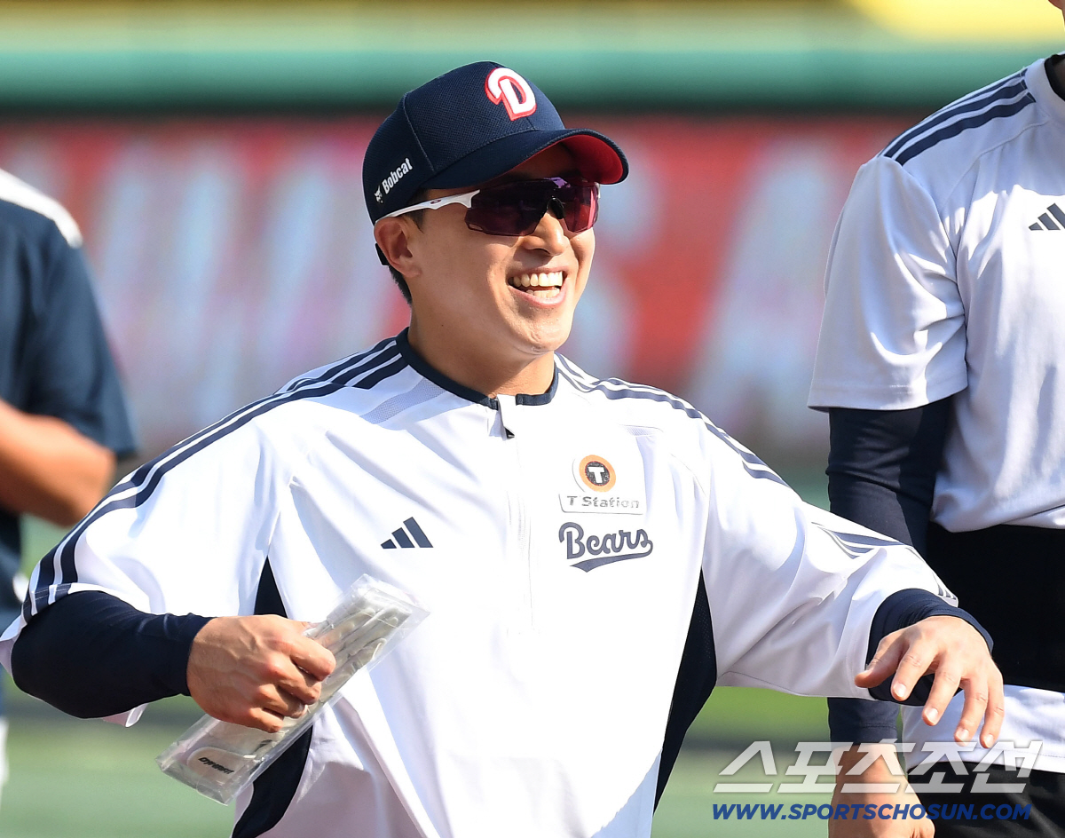 14일 인천 SSG랜더스필드에서 열린 SSG와 두산의 주중 3연전 첫 번째 경기. 밝은 표정으로 훈련하는 두산 손아섭. 인천=송정헌 기자 songs@sportschosun.com/2026.04.14/
