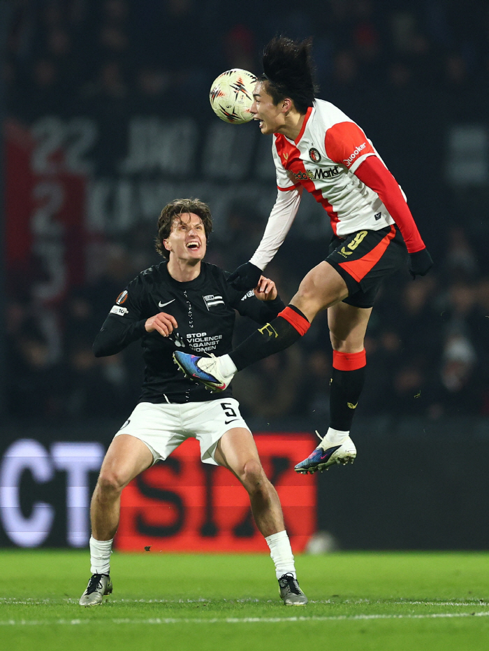 '아시아 최강' 일본 난리났다! "점프력이 호날두에 필적한다" 23골 유럽 득점왕 탄생 예약!...연일 화제