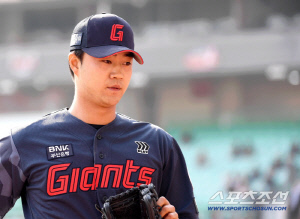 윤성빈, 올해는 기대했는데…160㎞ 직구, 미친 포크 실종 → 다시 흔들리나? 