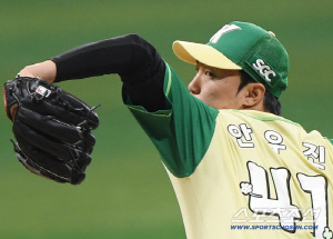 '이럴수가' 160㎞ 에이스, 왜 2번째 등판 확답 못하나…"계획은 토요일인데 문제가"