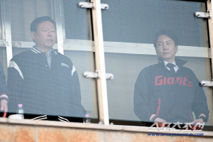 '직관승률 71.4%' 신동빈 롯데 구단주, LG 7연승 끊을까? 354일만에 엘롯라시코 전격 방문…