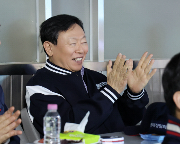 '직관승률 71.4%' 신동빈 롯데 구단주, LG 7연승 끊을까? 354일만에 엘롯라시코 전격 방문…"최선을 다해달라" 