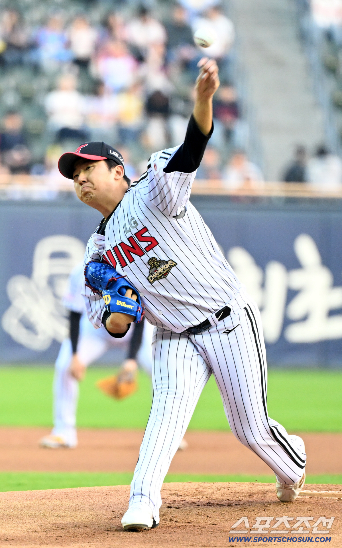 14일 잠실구장에서 열린 LG와 롯데의 경기. LG 송승기가 역투하고 있다. 잠실=박재만 기자 pjm@sportschosun.com/2026.04.14/