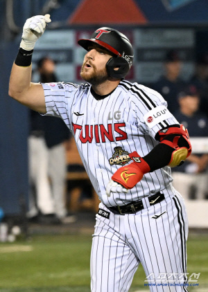 롯데 구단주님이 오셨다고?…'잠실쾌남' 오스틴, LG 8연승 단독 선두 이끈 8회말 결승포! 올해 첫 '엘롯라시코' 승리 [잠실리뷰]