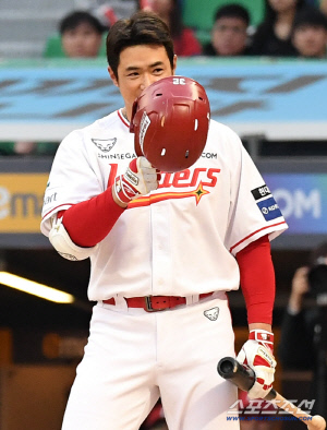 '두산 친정팬들 서운하겠네...' SSG 김재환, 처음으로 다시 만난 두산 팬들과 옛 동료들에게 감사의 인사[인천현장]