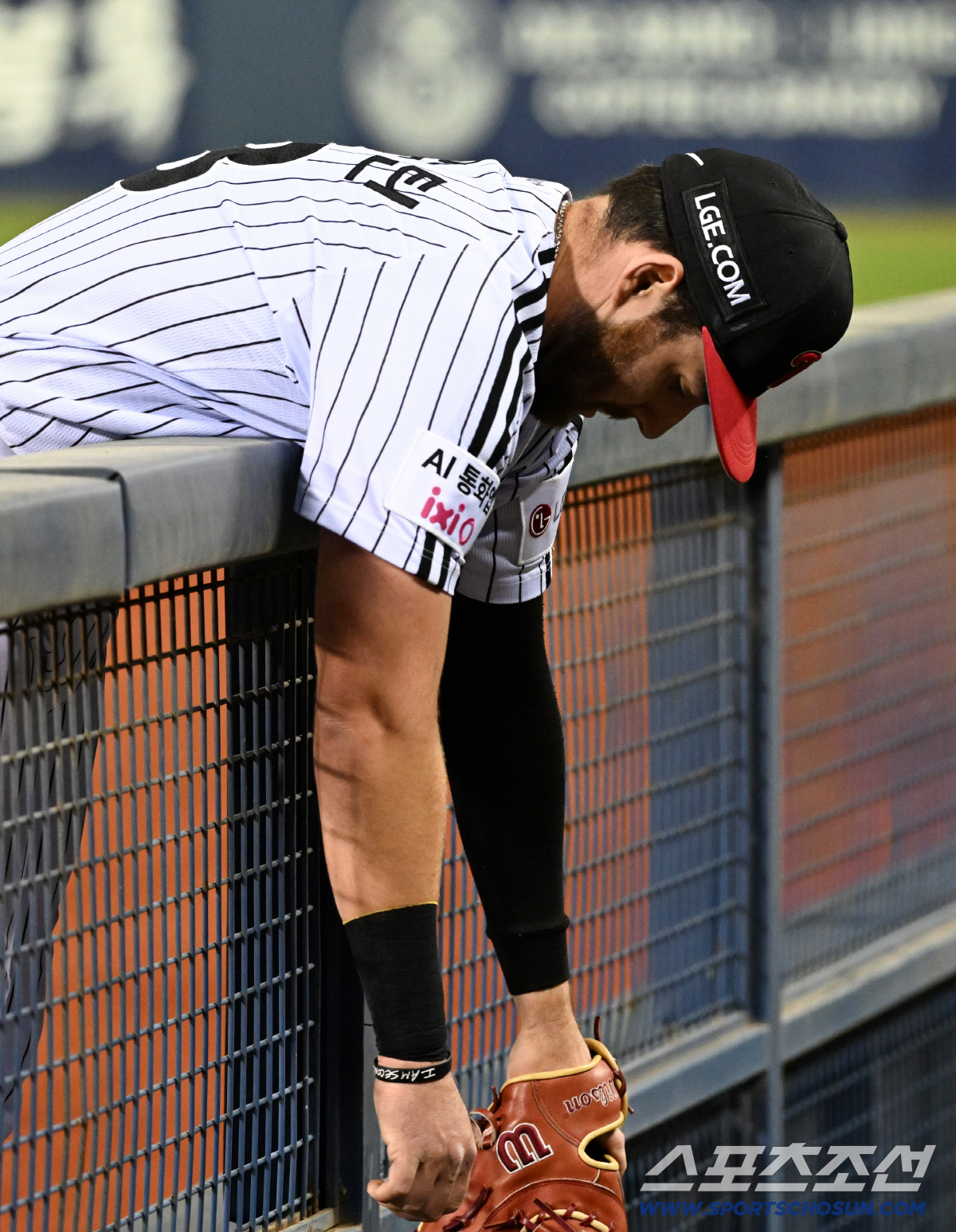 14일 잠실구장에서 열린 LG와 롯데의 경기. LG 1루수 오스틴이 끝까지 수비를 하고 있다. 잠실=박재만 기자 pjm@sportschosun.com/2026.04.14/