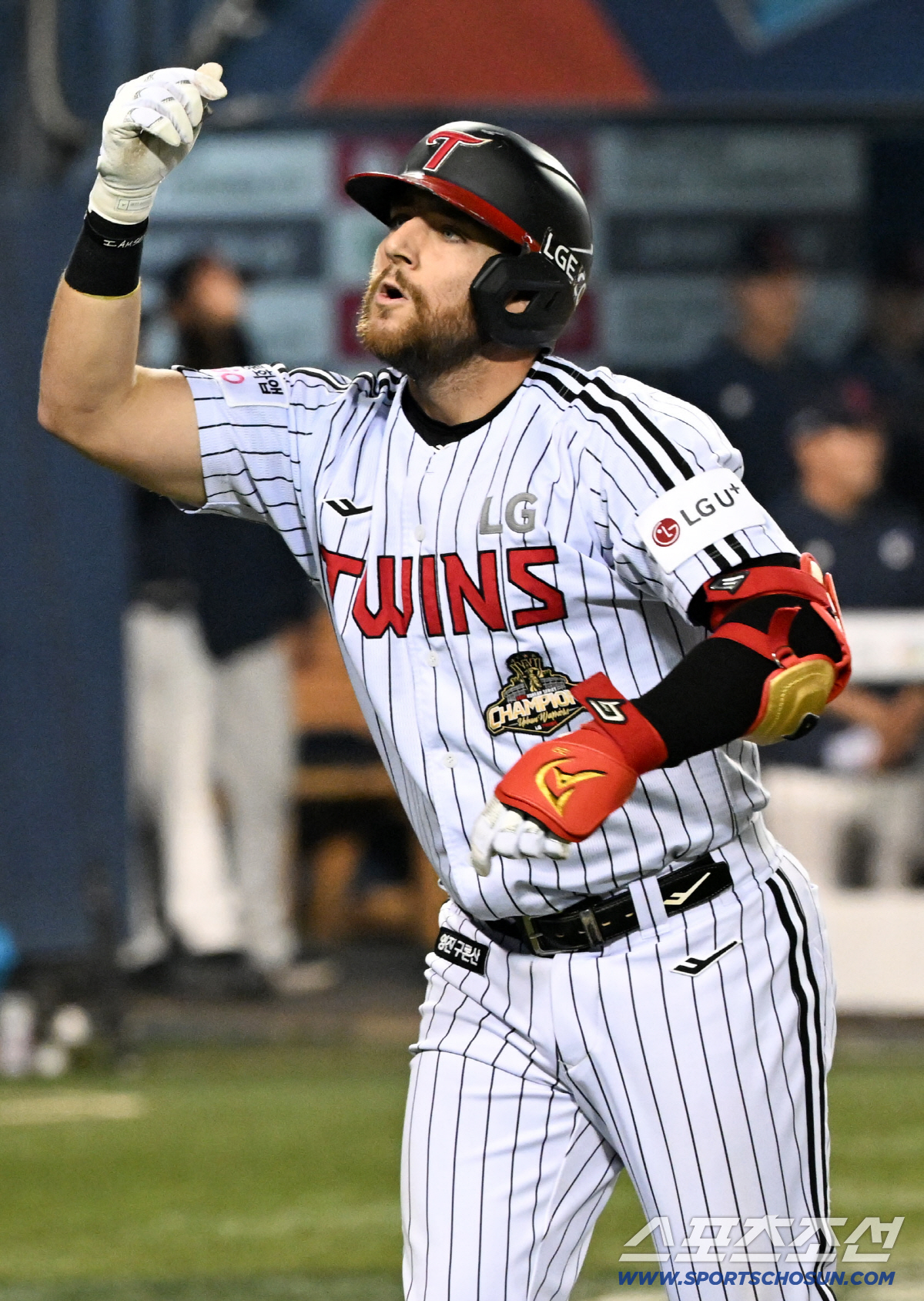 14일 잠실구장에서 열린 LG와 롯데의 경기. 8회말 LG 오스틴이 솔로포를 날린 뒤 환호하고 있다. 잠실=박재만 기자 pjm@sportschosun.com/2026.04.14/