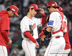 '일본 최고의 투수라며?' SSG 아쿼 투수 어쩌나... 3경기 연속 조기 강판 타케다, SSG는 6연패 늪으로...[인천현장]