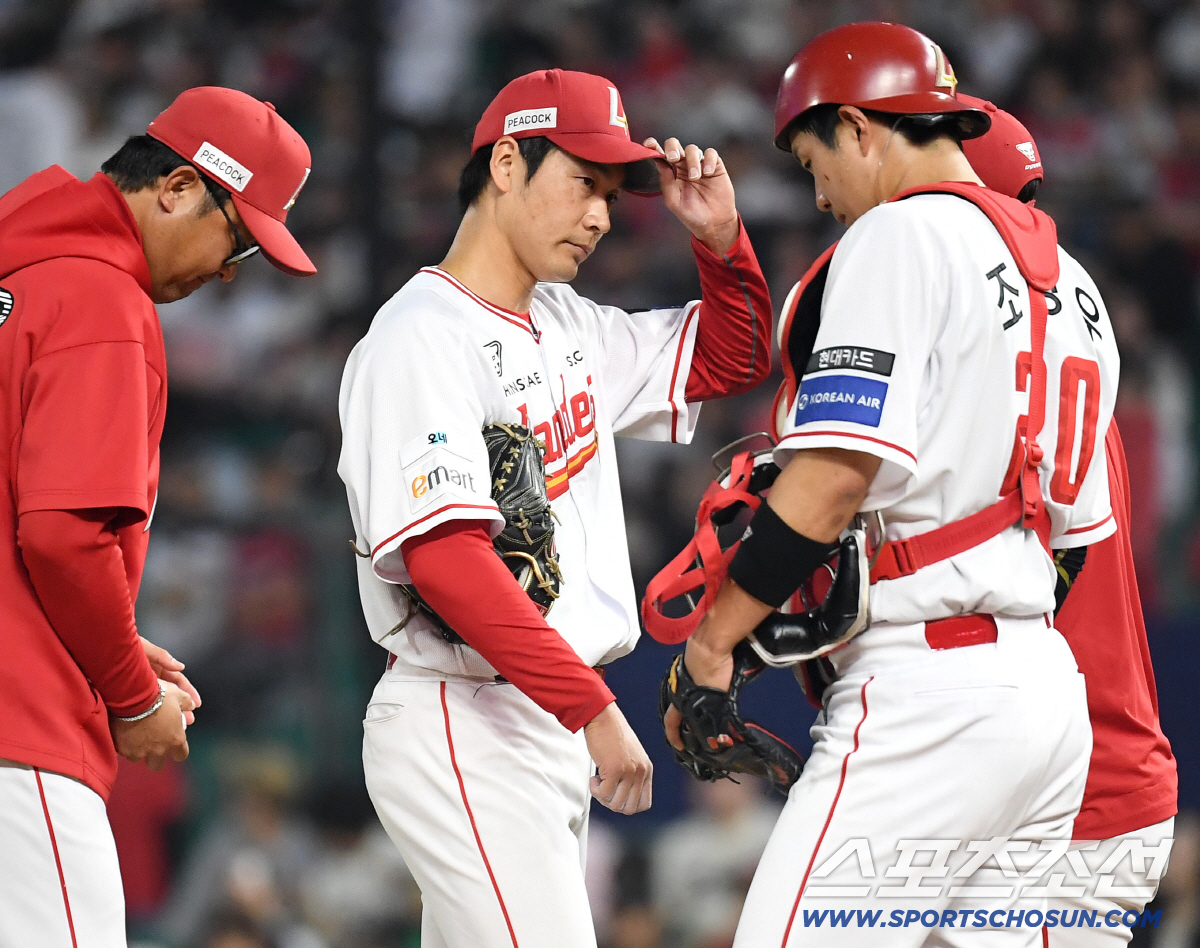 14일 인천 SSG랜더스필드에서 열린 SSG와 두산의 주중 3연전 첫 번째 경기. 3회 조기 강판 당하는 SSG 선발 타케다. 인천=송정헌 기자 songs@sportschosun.com/2026.04.14/