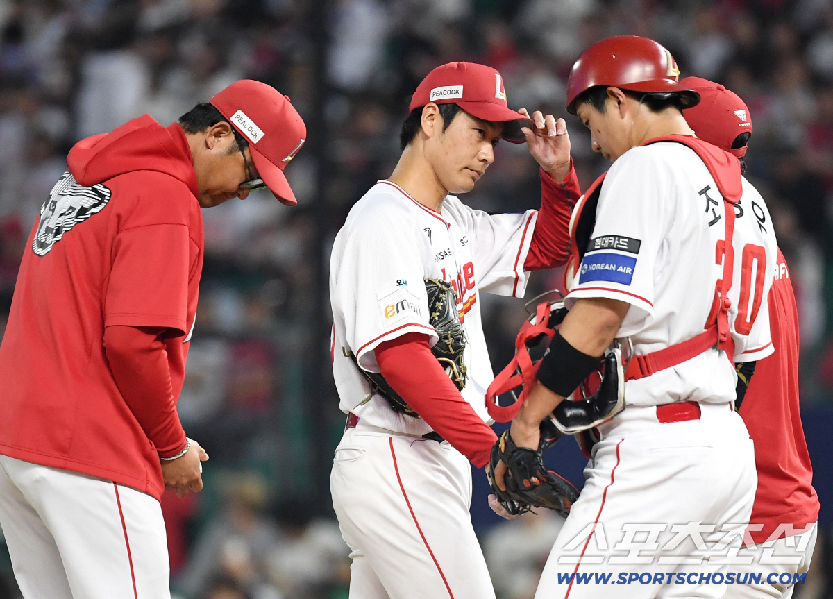 14일 인천 SSG랜더스필드에서 열린 SSG와 두산의 주중 3연전 첫 번째 경기. 3회 조기 강판 당하는 SSG 선발 타케다. 인천=송정헌 기자 songs@sportschosun.com/2026.04.14/