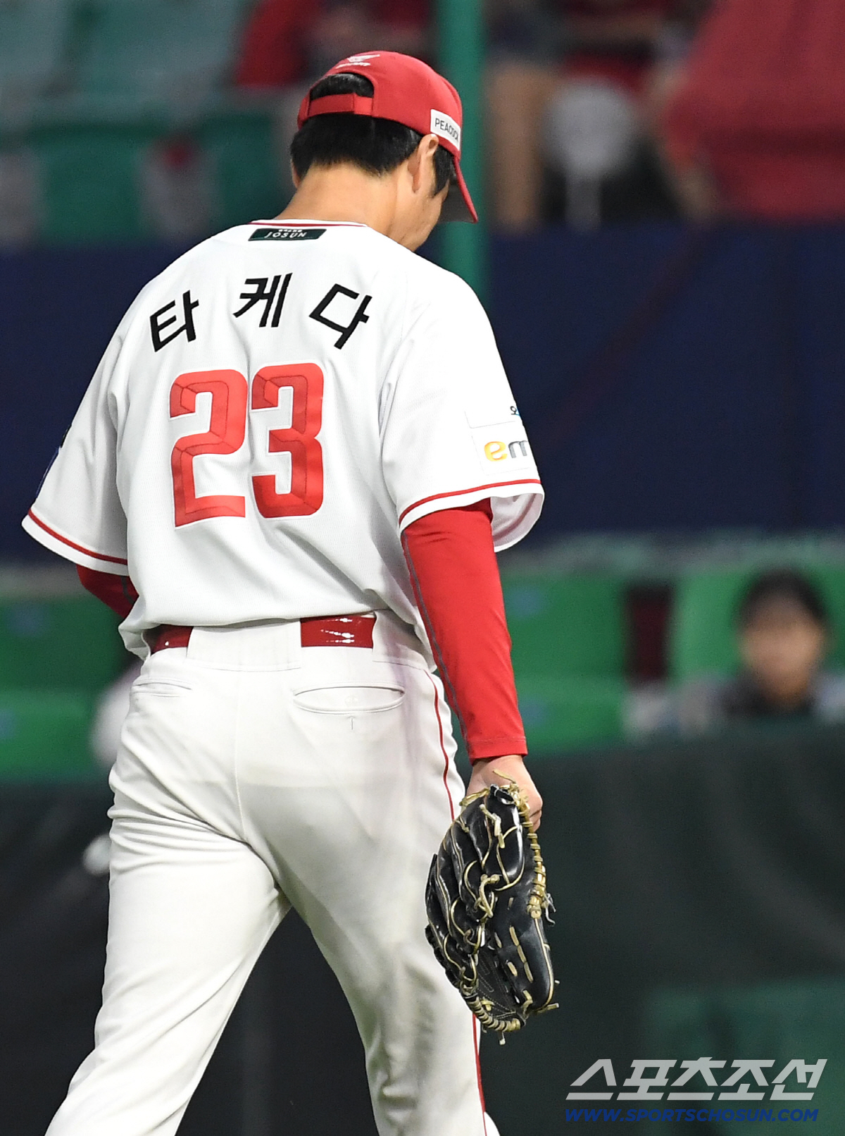 14일 인천 SSG랜더스필드에서 열린 SSG와 두산의 주중 3연전 첫 번째 경기. 3회 조기 강판 당하는 SSG 선발 타케다. 인천=송정헌 기자 songs@sportschosun.com/2026.04.14/