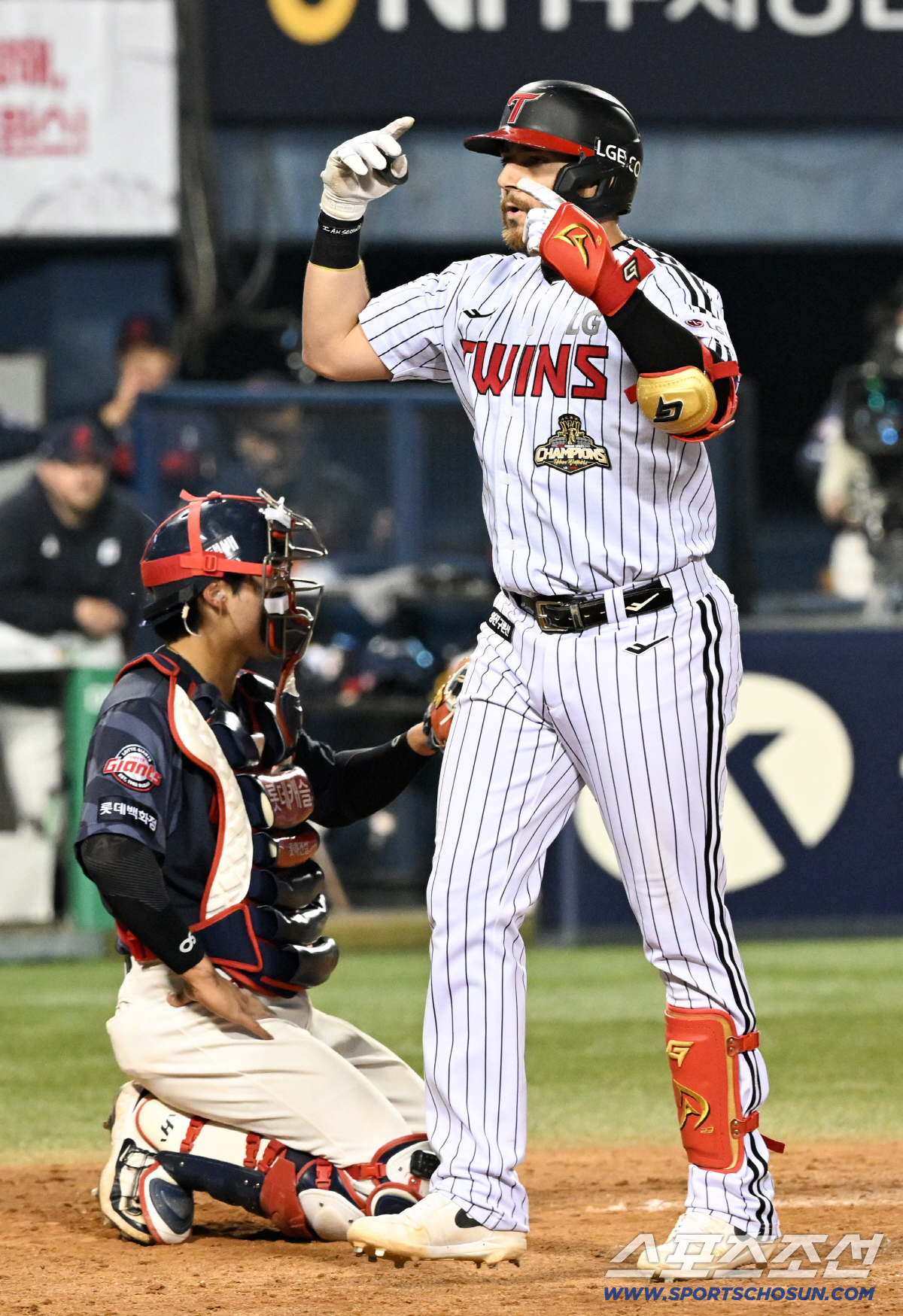 경기 막판 역전포를 터뜨린 오스틴.
