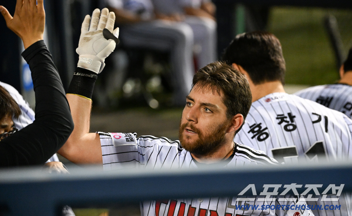 팀을 8연승으로 이끈 오스틴의 한 방.