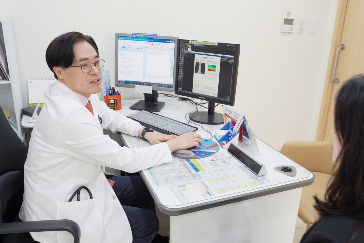 ◇봄철 춘곤증에 대해 설명하고 있는 인천성모병원 가정의학과 황선욱 교수.