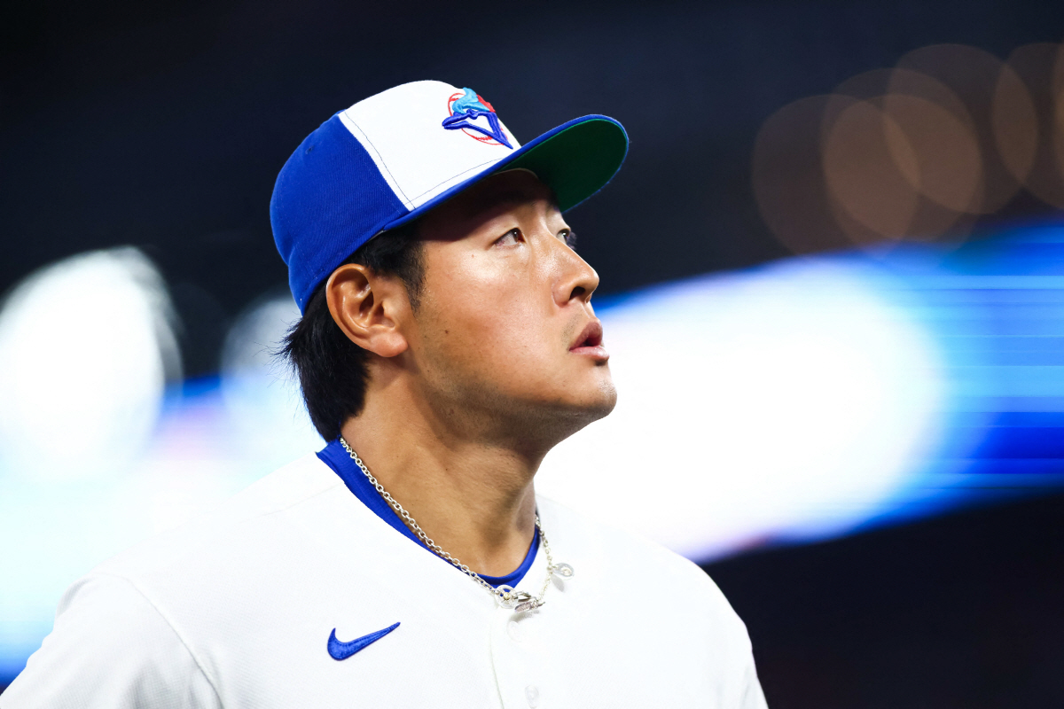TORONTO, CANADA - MARCH 29: Kazuma Okamoto #7 of the Toronto Blue Jays runs to the dugout after the eighth inning during their MLB game against the Athletics at Rogers Centre on March 29, 2026 in Toronto, Ontario, Canada. Cole Burston/Getty Images/AFP (Photo by Cole Burston / GETTY IMAGES NORTH AMERICA / Getty Images via AFP)