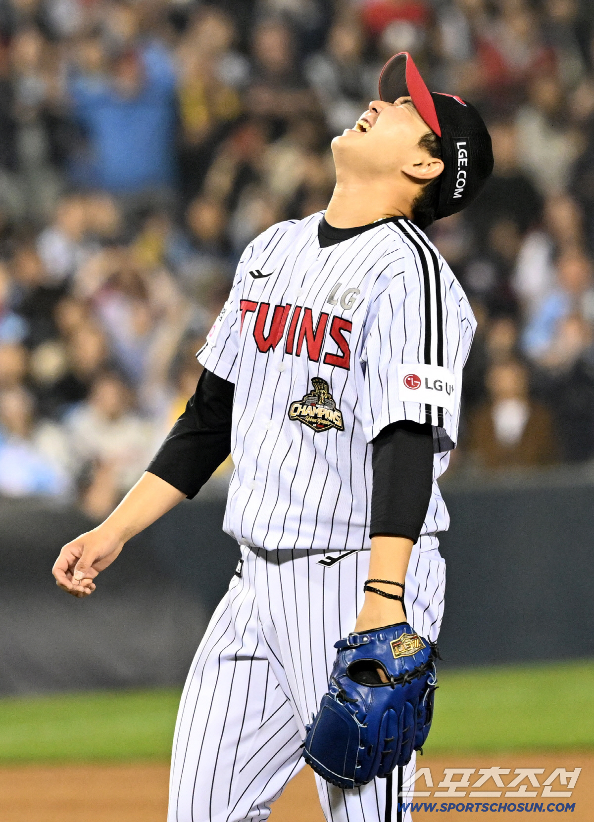 8경기 연속 세이브 마무리 유영찬의 배짱이 빛났다.