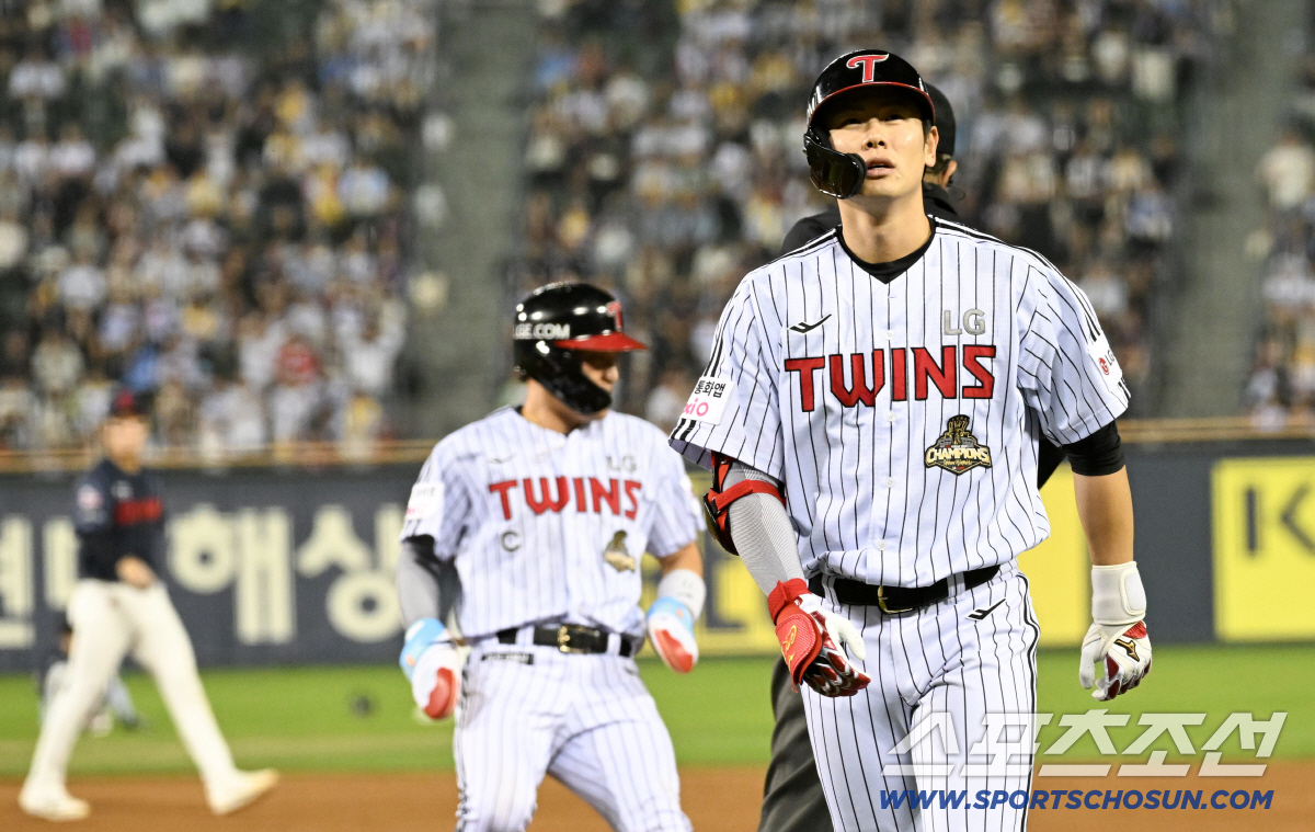 출루왕 홍창기의 배트에서 좀처럼 안타가 나오지 않고 있다.