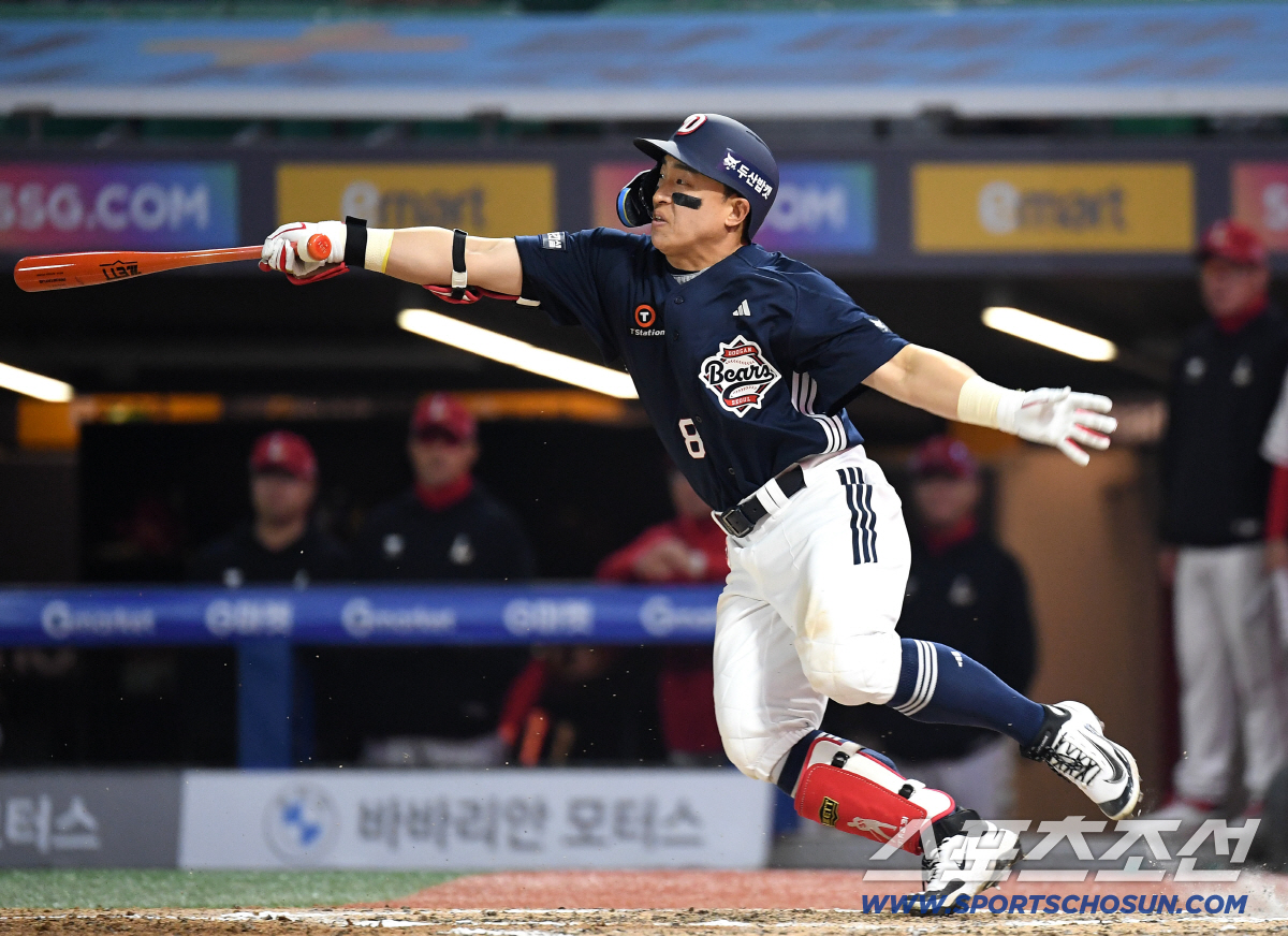 14일 인천 SSG랜더스필드에서 열린 SSG와 두산의 주중 3연전 첫 번째 경기. 타격하고 있는 두산 손아섭. 인천=송정헌 기자 songs@sportschosun.com/2026.04.14/