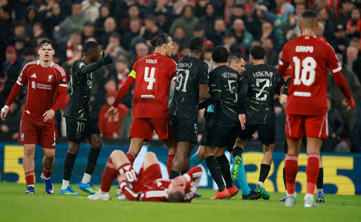 Soccer Football - UEFA Champions League - Quarter Final - Second Leg - Liverpool v Paris St Germain - Anfield, Liverpool, Britain - April 14, 2026 Liverpool's Alexis Mac Allister reacts as referee Laurent Bonadei is surrounded by players after awarding Liverpool a penalty kick REUTERS/Phil Noble
