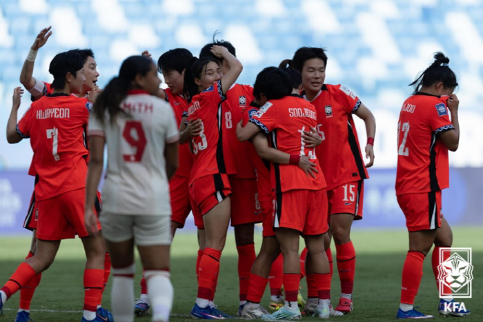 '안타깝다' 韓 여자 축구, '10명 싸운' 캐나다에 1-3 패…FIFA 시리즈 2연패