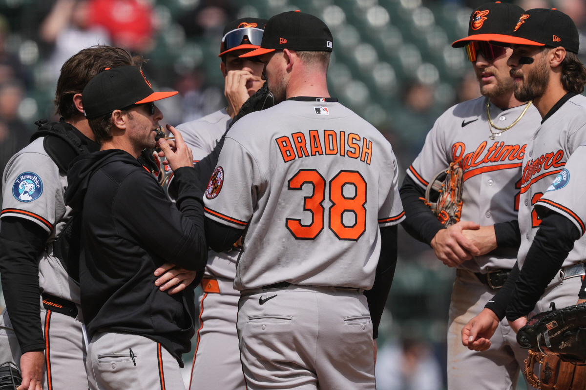 Baltimore Orioles manager Craig Albernaz, left, talks with starting pitcher Kyle Bradish during the fifth inning of a baseball game against the Chicago White Sox in Chicago, Wednesday, April 8, 2026. (AP Photo/Nam Y. Huh)