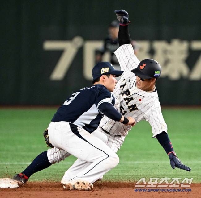 2023년 APBC 한일전. 5회말 2사 1루 일본 고조노의 2루 도루를 김혜성이 차단하고 있다. 박재만 기자