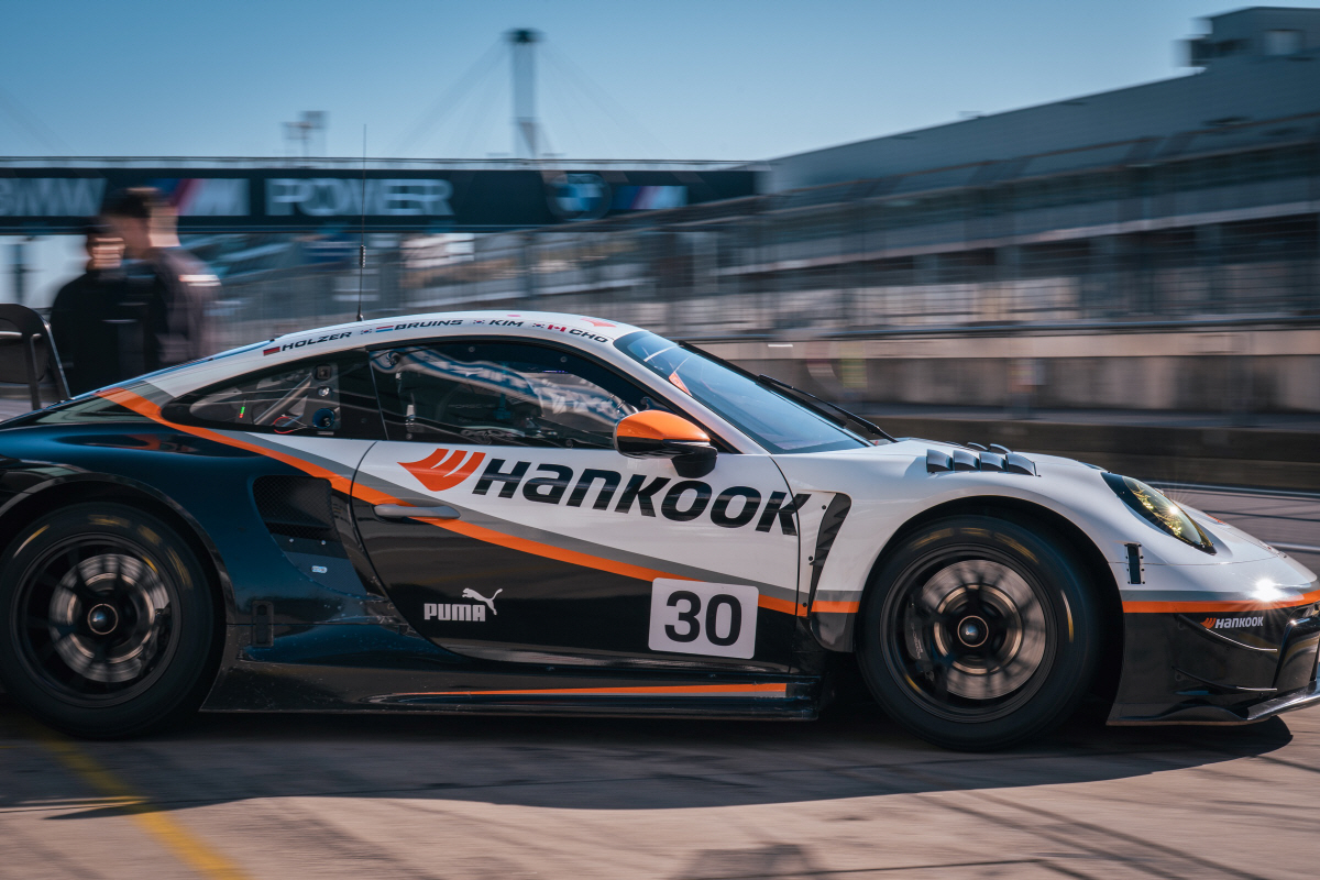 ◇한국앤컴퍼니가 후원하는 '한국컴피티션(Hankook Competition)'이 독일 뉘르부르크링 24시에 레이스를 펼치고 있다. 사진제공=한국앤컴퍼니