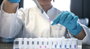 세계 10번째 HIV 완치자 나와…