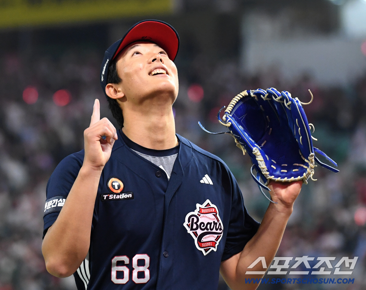 14일 인천 SSG랜더스필드에서 열린 SSG와 두산의 주중 3연전 첫 번째 경기. 6회 투구를 마치고 마운드를 내려오며 세리머니를 펼치고 있는 최민석. 인천=송정헌 기자 songs@sportschosun.com/2026.04.14/