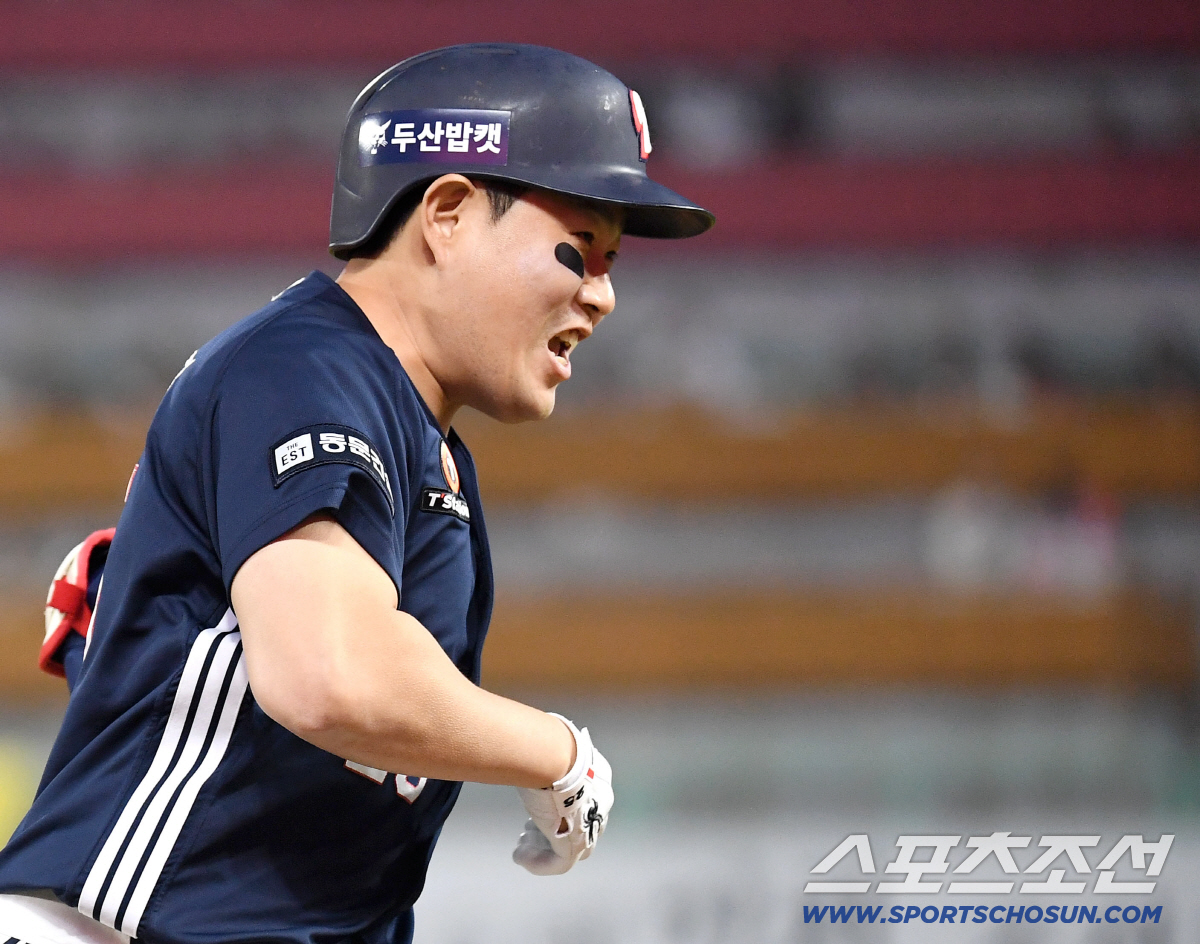 14일 인천 SSG랜더스필드에서 열린 SSG와 두산의 주중 3연전 첫 번째 경기. 3회 시즌 1호 투런홈런을 날린 두산 양의지. 인천=송정헌 기자 songs@sportschosun.com/2026.04.14/