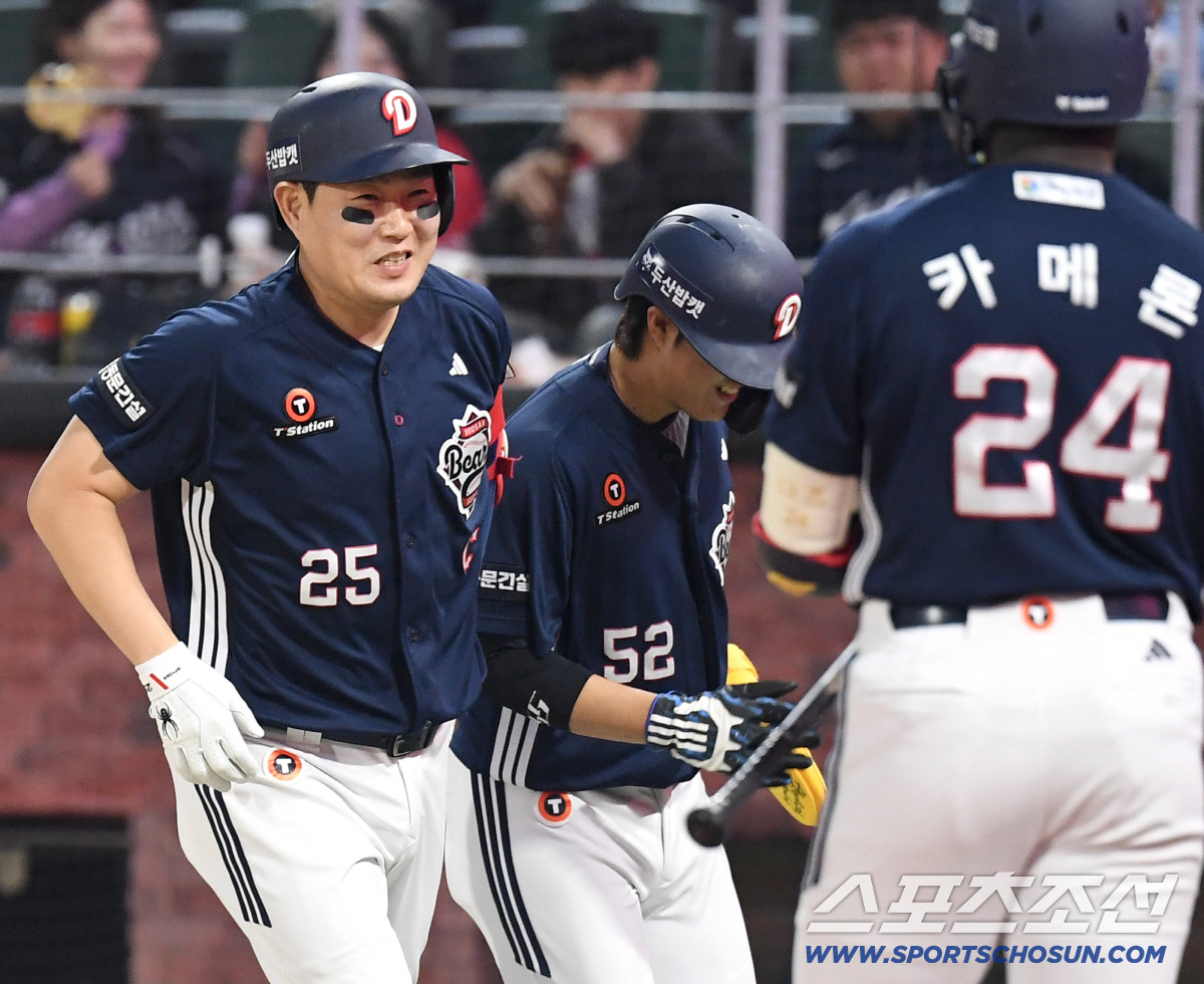 14일 인천 SSG랜더스필드에서 열린 SSG와 두산의 주중 3연전 첫 번째 경기. 3회 시즌 1호 투런홈런을 날린 두산 양의지. 인천=송정헌 기자 songs@sportschosun.com/2026.04.14/